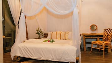 Economy Chalet | Desk, free WiFi