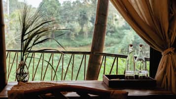 Deluxe Chalet, River View | Interior