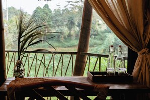 Deluxe Chalet, River View | Interior - Bamboo Hill (Luong Son)