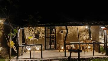 Deluxe Double Room, Garden View | Outdoor dining