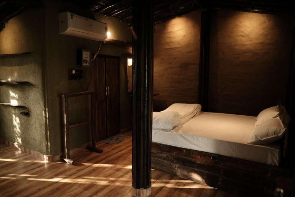 Premium bedding, desk, free WiFi, bed sheets