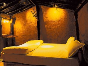 Premium bedding, desk, free WiFi, bed sheets - Bhuvan Aarogyam Vanvaasi  (Chandranagar)