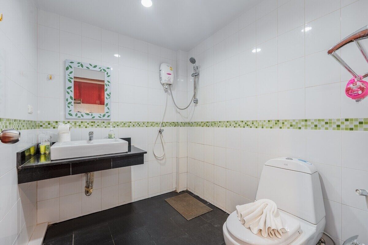 Towels, toilet paper