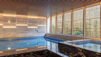 Indoor spa tub