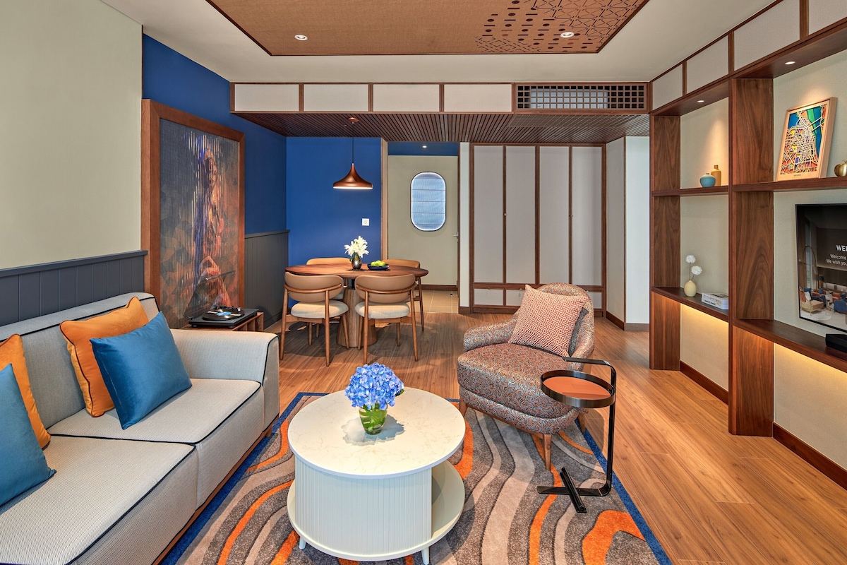 Minibar với thức uống miễn phí, két bảo mật tại phòng, bàn