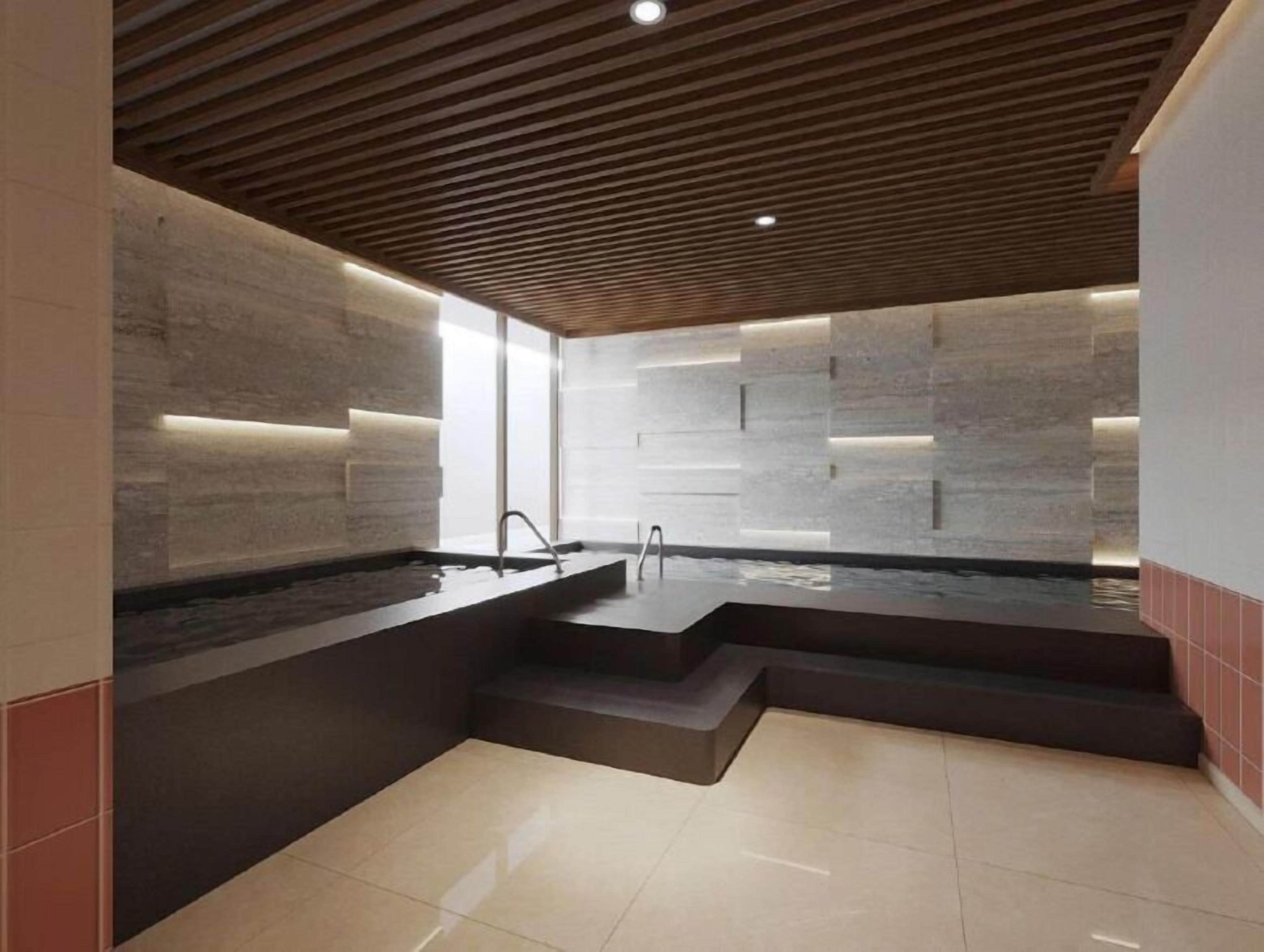 Indoor spa tub
