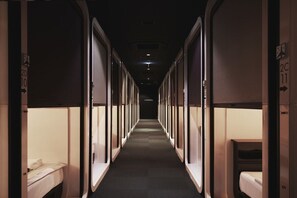 Chambre Simple, hommes uniquement