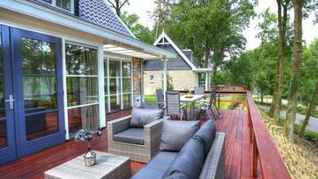 Villa | Outdoor dining