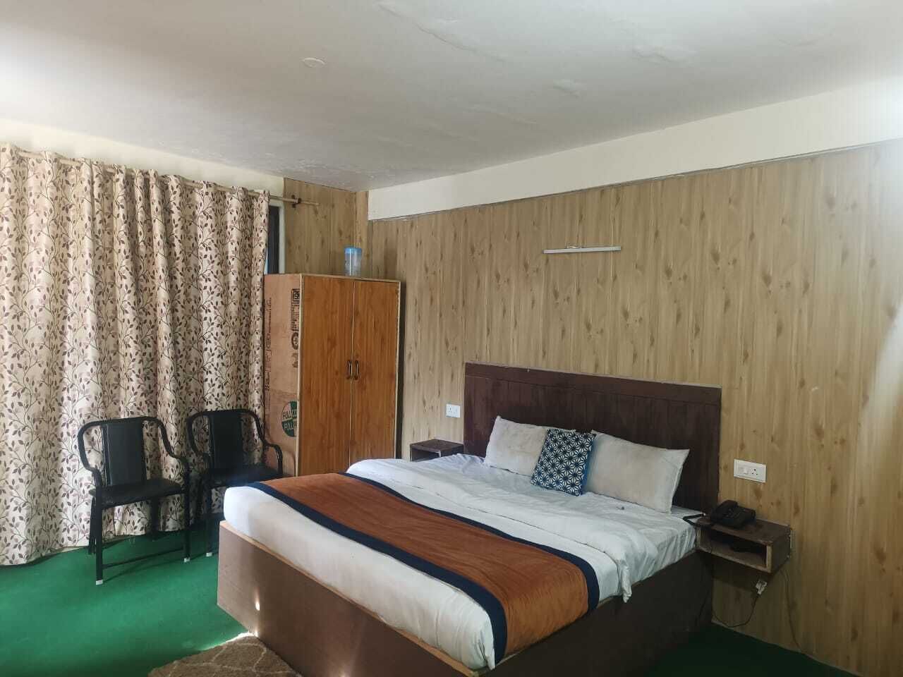 Deluxe Room, Mountain View | Desk, laptop workspace, free WiFi