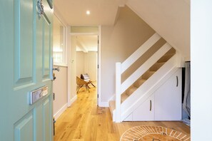 Interior - Serene Midcentury Modern Family Home in Islington (Greater London)