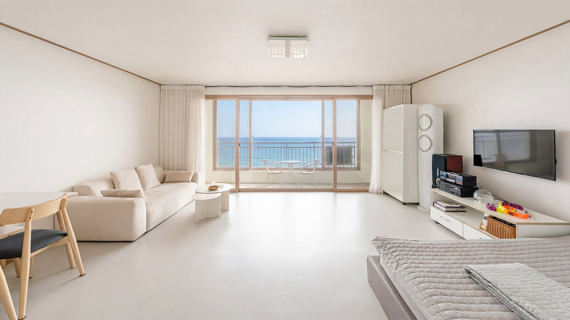 Basic Room, 1 Bedroom (ROOM 203 (Ocean View)) | 1 bedroom, free WiFi