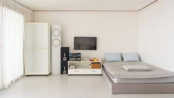 Basic Room, 1 Bedroom (ROOM 203 (Ocean View)) | 1 bedroom, WiFi (free)