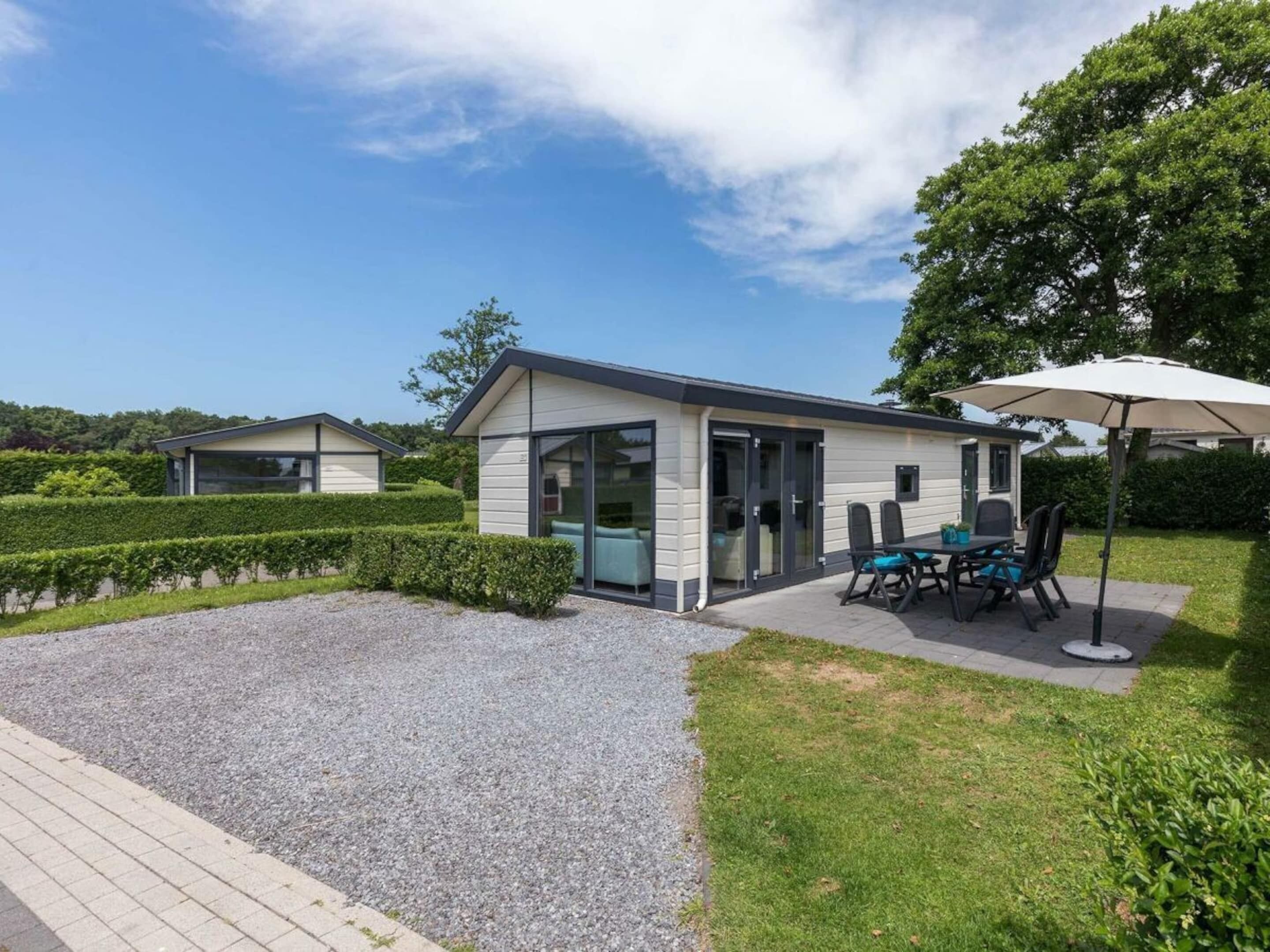 House | Outdoor dining