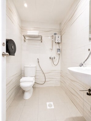 Bathroom - Amrise Hotel Geylang (Singapore)