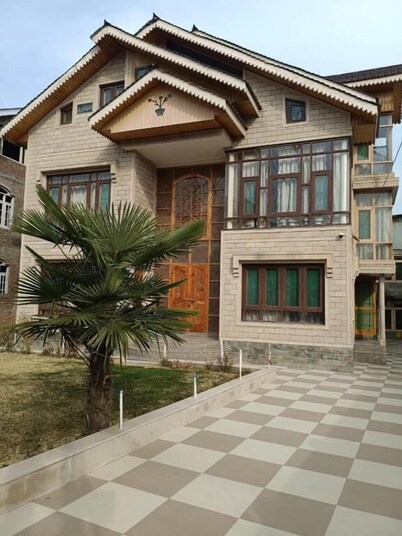 P&Q GUEST HOUSE