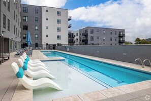 Pool - Charming apartment in pleasant Denver with cool AC and fitness room (Denver)