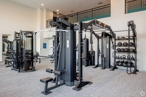 Fitness facility - Charming apartment in pleasant Denver with cool AC and fitness room (Denver)