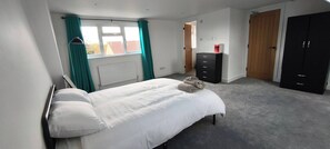 Room - Large Ensuite Double Room in Beautiful New Home (Galleywood)