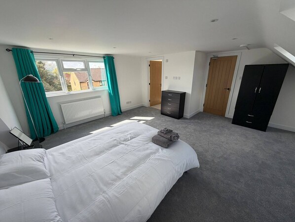 Room - Large Ensuite Double Room in Beautiful New Home (Galleywood)