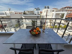 Outdoor dining - Villa Maria One Bedroom Apartment 2 (Nea Kallikratia)