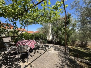 Outdoor dining - 2 Bedroom apartment Bor in Poljana (Poljana)