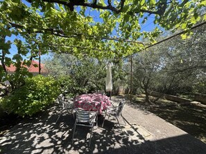 Outdoor dining - 2 Bedroom apartment Bor in Poljana (Poljana)