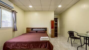 12 bedrooms, internet, bed sheets