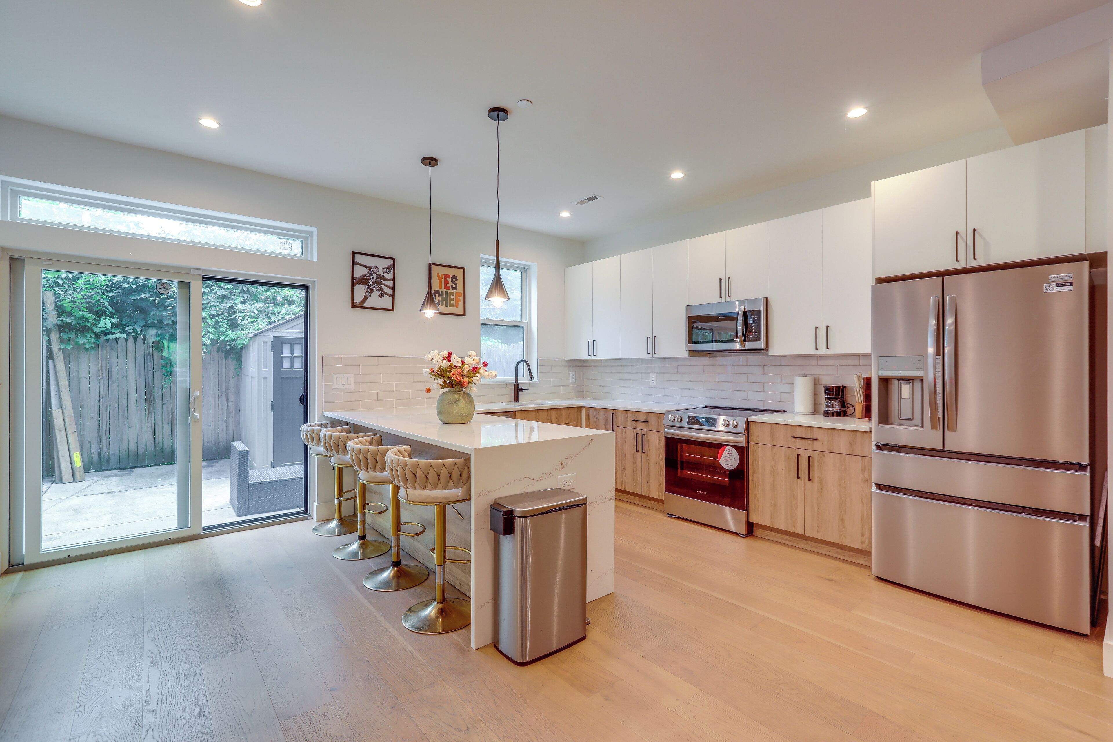 Fridge, microwave, stovetop, dishwasher