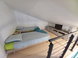 3 bedrooms, iron/ironing board, Internet, bed sheets