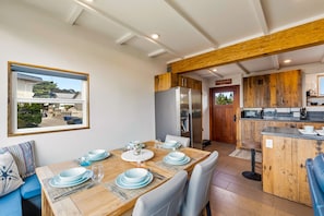 Dining - Surf Inn - Monterey Beach House - Steps to the Beach! (Monterey)