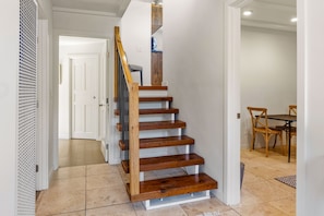 Interior - Surf Inn - Monterey Beach House - Steps to the Beach! (Monterey)