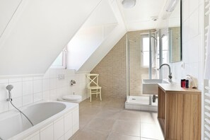 Villa | Badezimmer