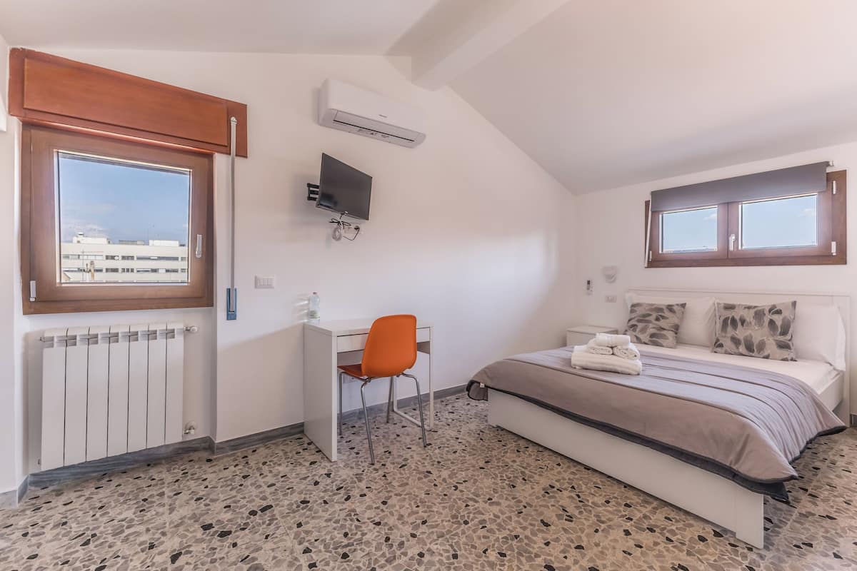 Quarto casal, vista para o jardim | Wi-Fi de cortesia, roupa de cama