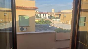 Triple Room, Balcony, Garden View | Interior