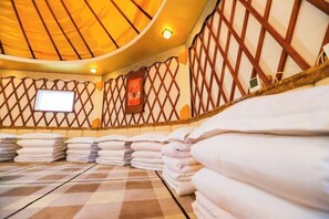 Room - Huiteng Xile Wolf Totem Hotel (Qahar Right Middle Banner)