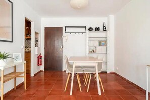 Dining - Walk to the Beach in 2 Min • Cozy Coastal Stay (Pollença)