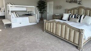 A bedroom with a bunk bed, a daybed, a large potted plant, a decorative wall piece, and a ceiling fan. - Casey Key Paradise~Private Beach~Gulf to Bay (Nokomis)