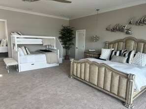 Desk, iron/ironing board, WiFi, bed sheets - Casey Key Paradise~Private Beach~Gulf to Bay (Nokomis)