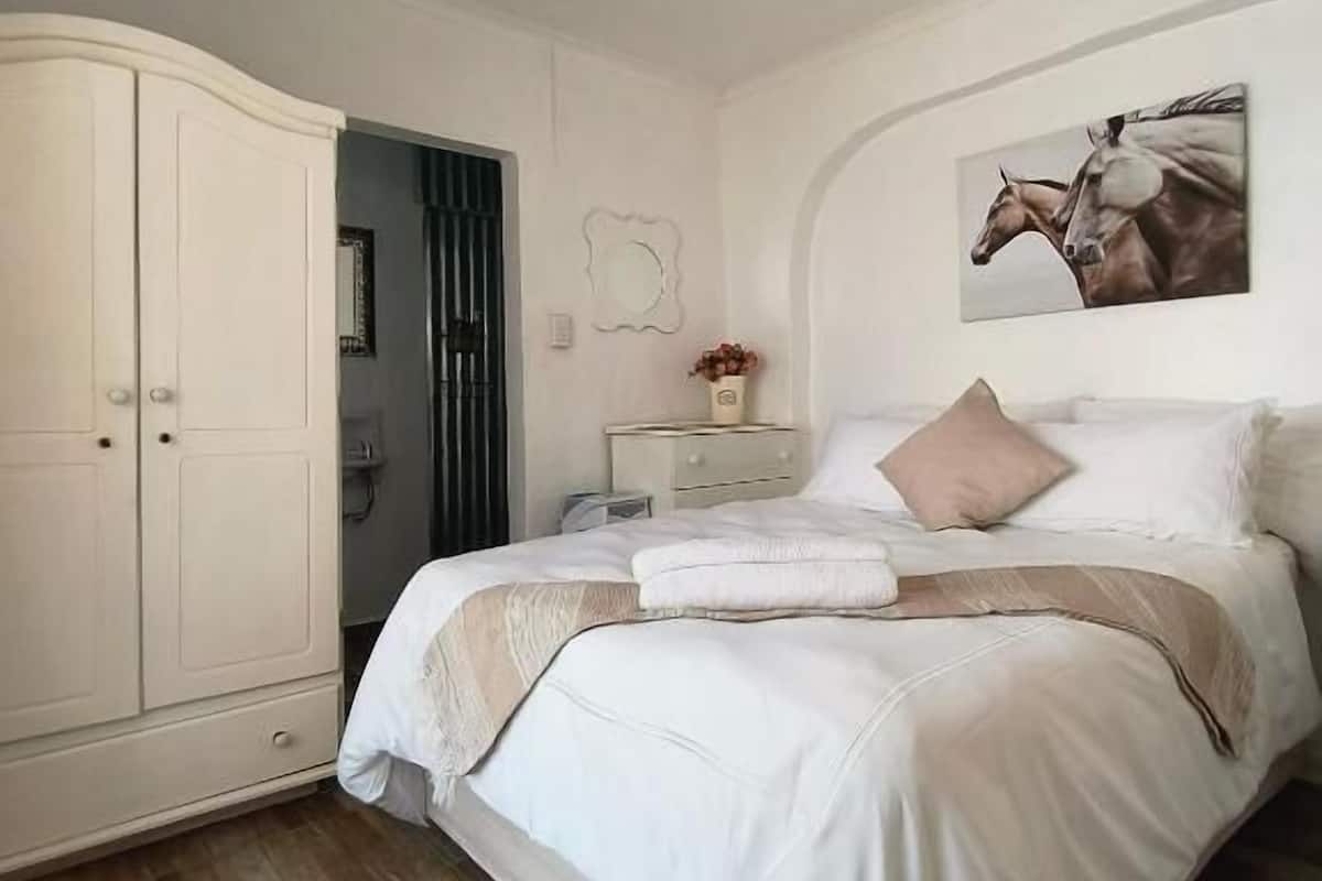 Economy-Apartment, Terrasse, Gartenblick | Bügeleisen/Bügelbrett, kostenloses WLAN