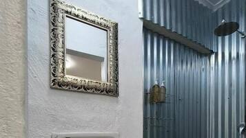 Appartement Économique, patio, vue jardin | Salle de bain