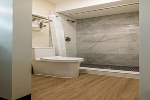 Bathroom - 1 Queen Bed|Non-Smoking (GRAND PRAIRIE, TX)