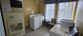 Akron OH|2 Full Bed Non Smoking