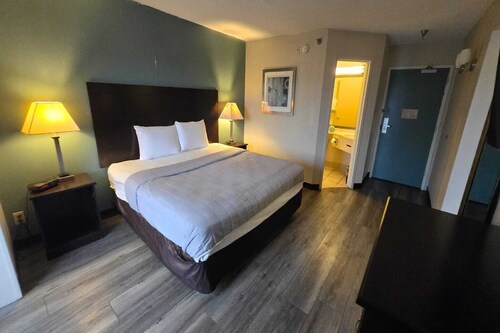 Akron OH| King Bed Non Smoking