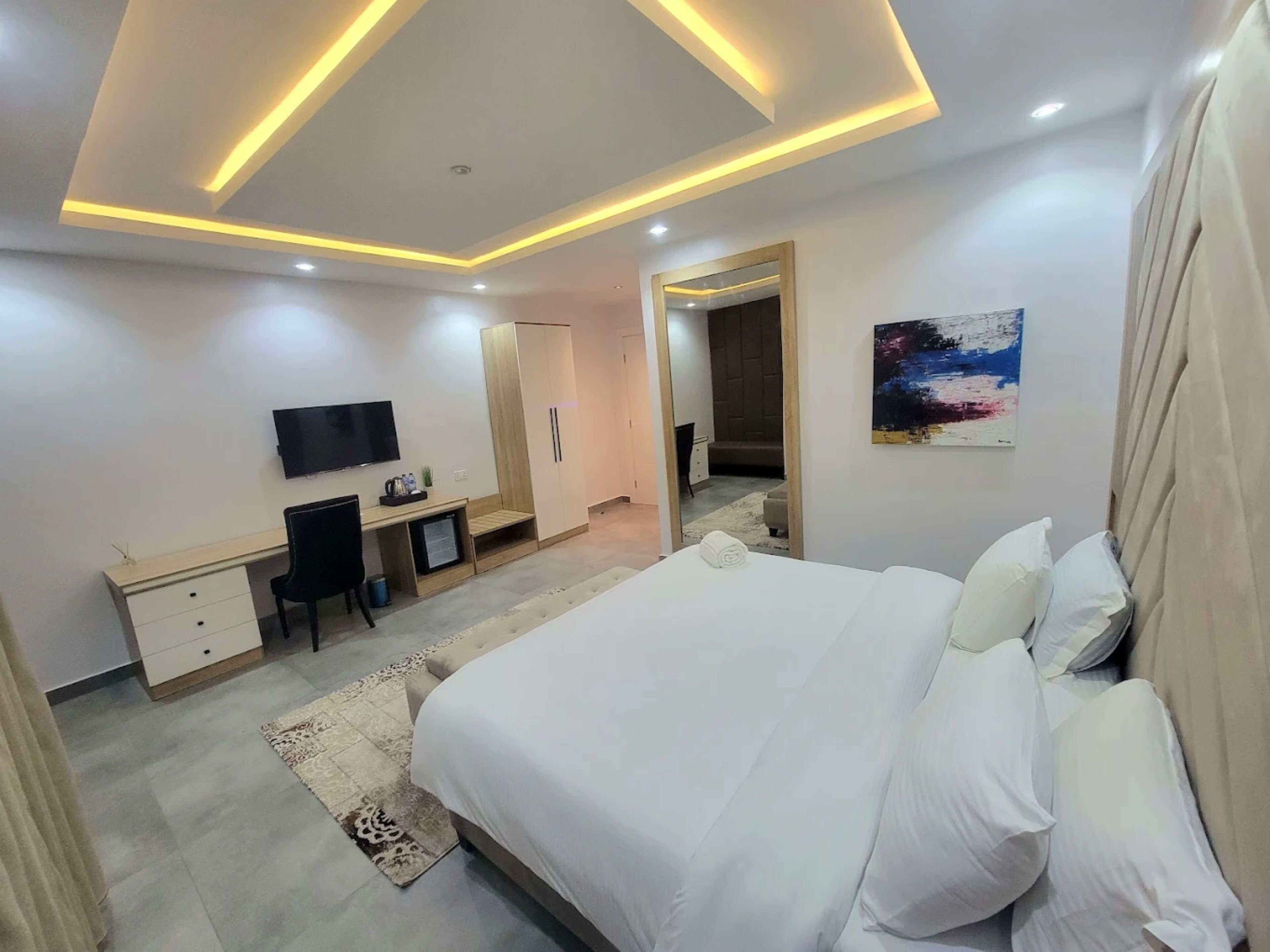 Kamar Klasik | Meja kerja dan ruang kerja ramah laptop