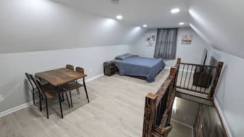 Desk, WiFi, bed sheets
