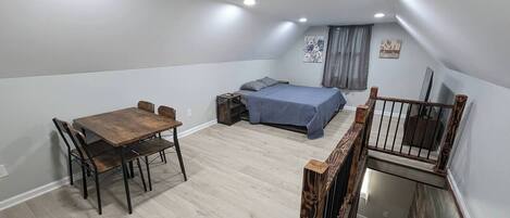 1 bedroom, desk, WiFi, bed sheets