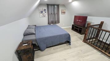 Desk, WiFi, bed sheets