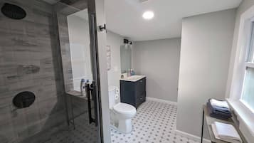 Towels, soap, shampoo, toilet paper