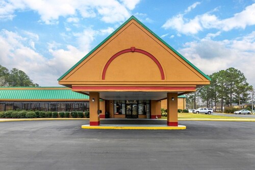 2 Queen Bed|Smoking|Douglas GA