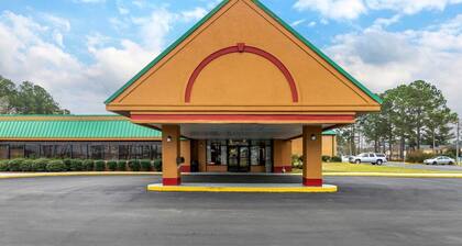 2 Queen Bed|Smoking|Douglas GA